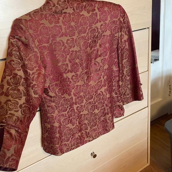 Chinese Silk Floral Rose Silk Button-up Blouse, 3/4 length sleeves, size small - Picture 4 of 6
